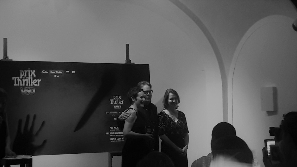 Douglas Kennedy remet son prix du meilleur thriller étranger à Roz Nay